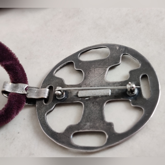 Metropolitan Museum of Art Maltese Cross Pin Pendant - Picture 10 of 15